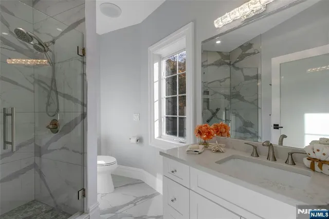 $4,350,000 | 707 Black Hawk Lane, Franklin Lakes, NJ 07417