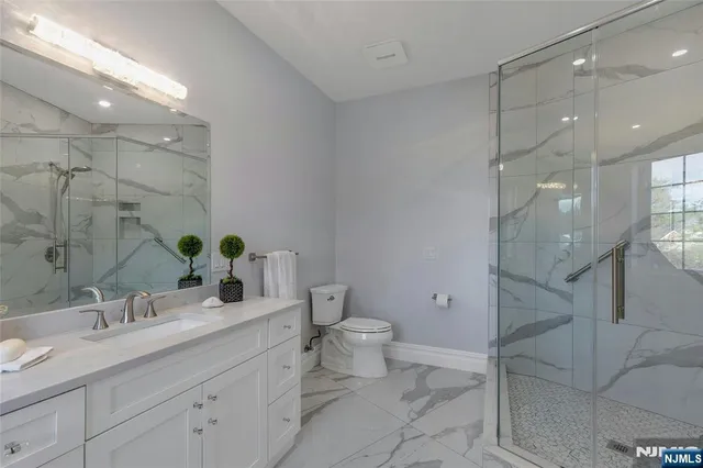 $4,350,000 | 707 Black Hawk Lane, Franklin Lakes, NJ 07417