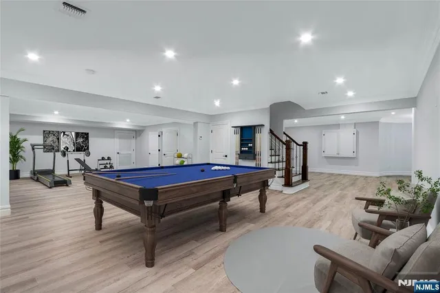 $4,350,000 | 707 Black Hawk Lane, Franklin Lakes, NJ 07417