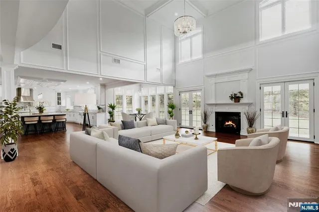 $4,350,000 | 707 Black Hawk Lane, Franklin Lakes, NJ 07417