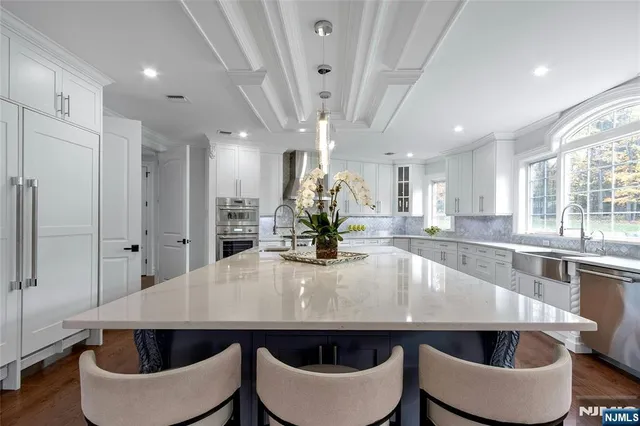 $4,350,000 | 707 Black Hawk Lane, Franklin Lakes, NJ 07417