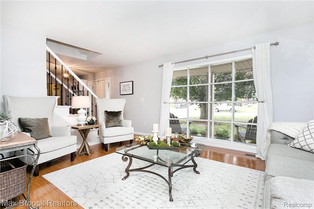 622 Abbey Court Rochester, MI 48307 - Photo 6 of 33 AbbeyCt-9.jpg
