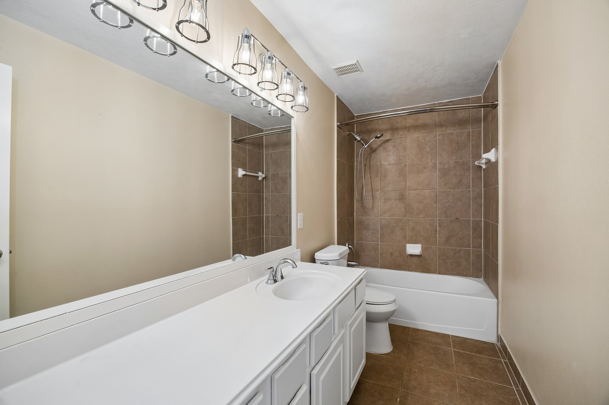 20110 Saddle Ranch Drive Humble, TX 77338 - Photo 14 of 15 Upstairs full bathroom