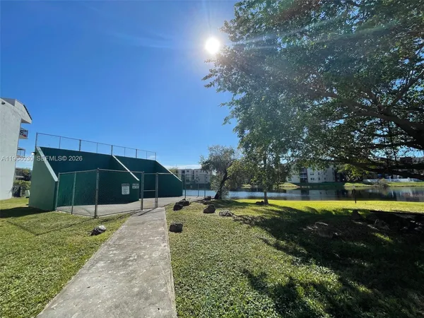 $2,400 | 1350 Southwest 122nd Avenue, Unit 212, Miami, FL 33184