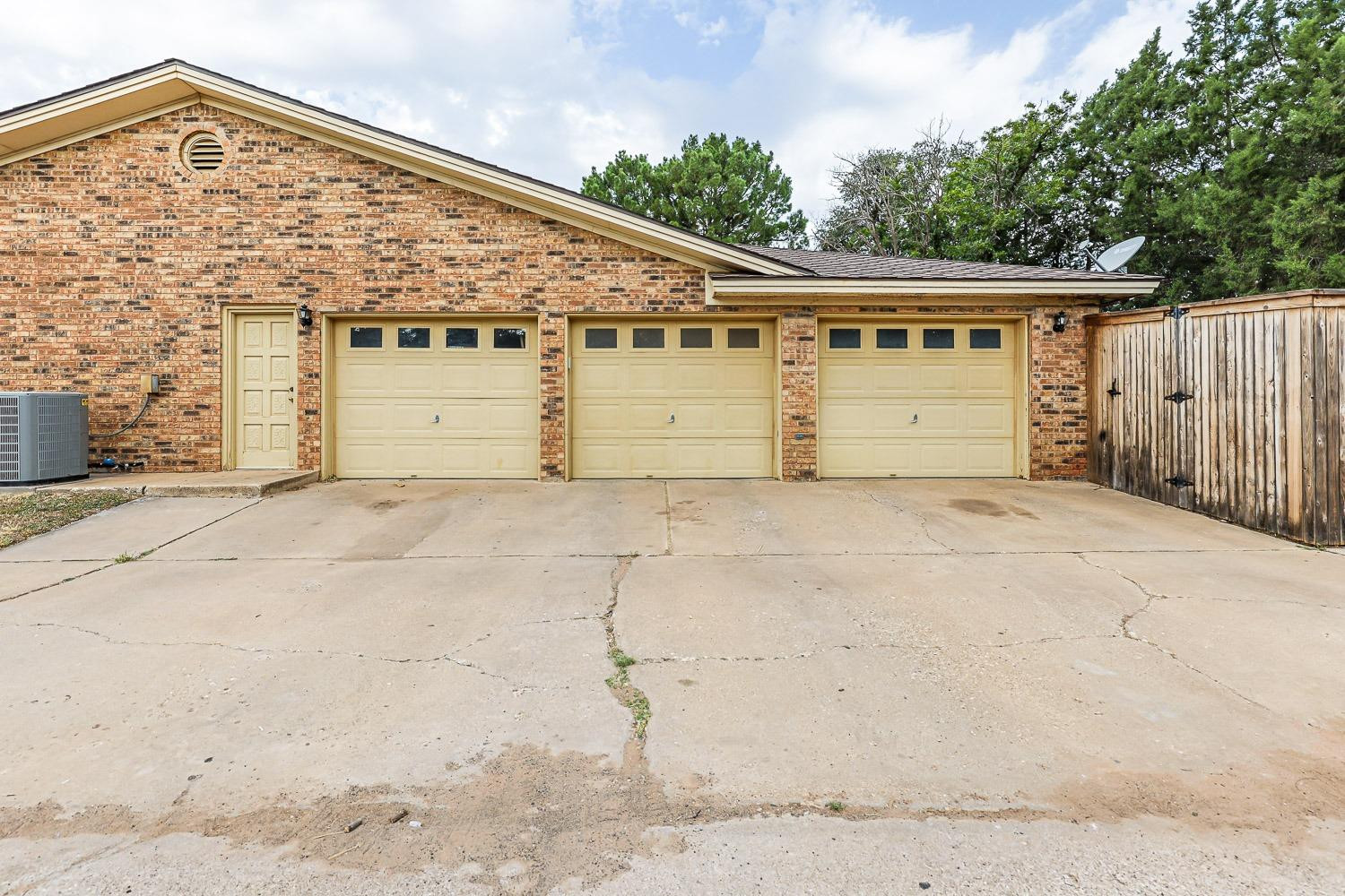 5720 78th Street Lubbock, TX 79424 - Photo 57 of 57 Garage