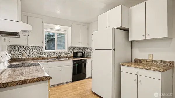 $2,850 | 316 32nd Avenue East, Seattle, WA 98112