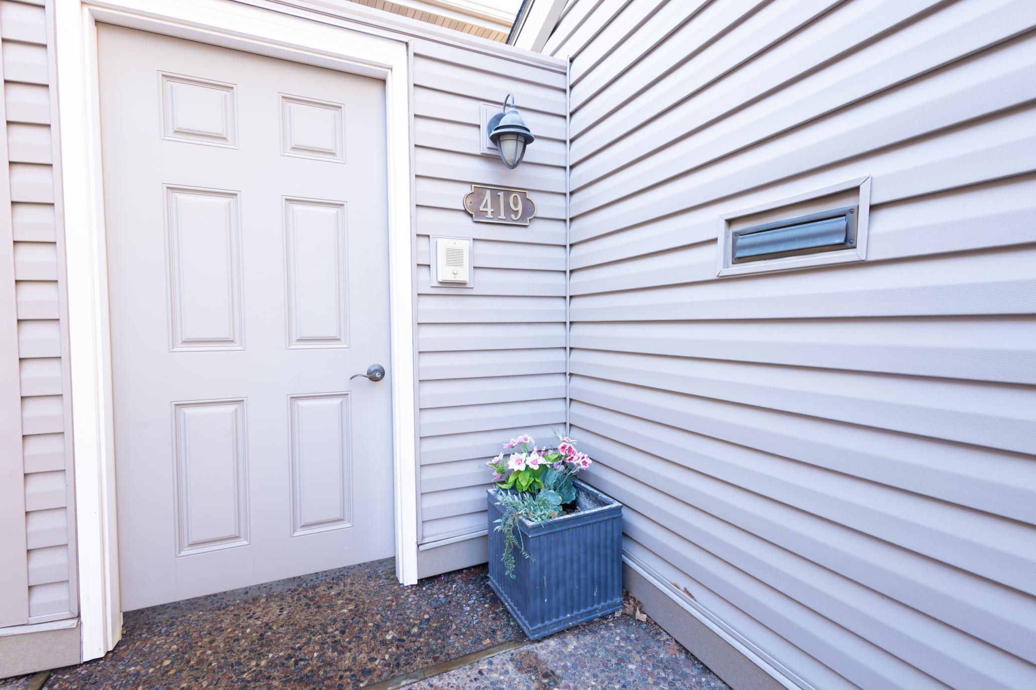 419 County Rd C West Roseville, MN 55113 - Photo 7 of 19