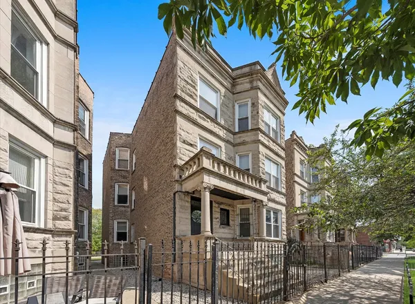 $3,995 | 3106 West Fullerton Avenue, Unit 1, Chicago, IL 60647