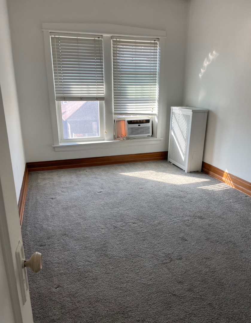 1150 Washington Boulevard, Unit 3 Oak Park, IL 60302 - Photo 9 of 9 an empty room with windows