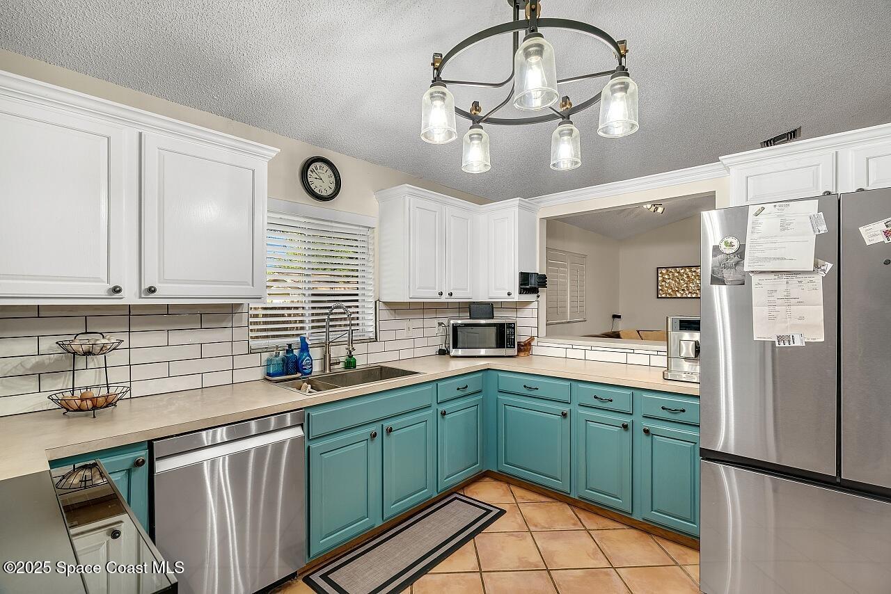 475 Hurst Road Northeast Palm Bay, FL 32907 - Photo 12 of 36 Kitchen