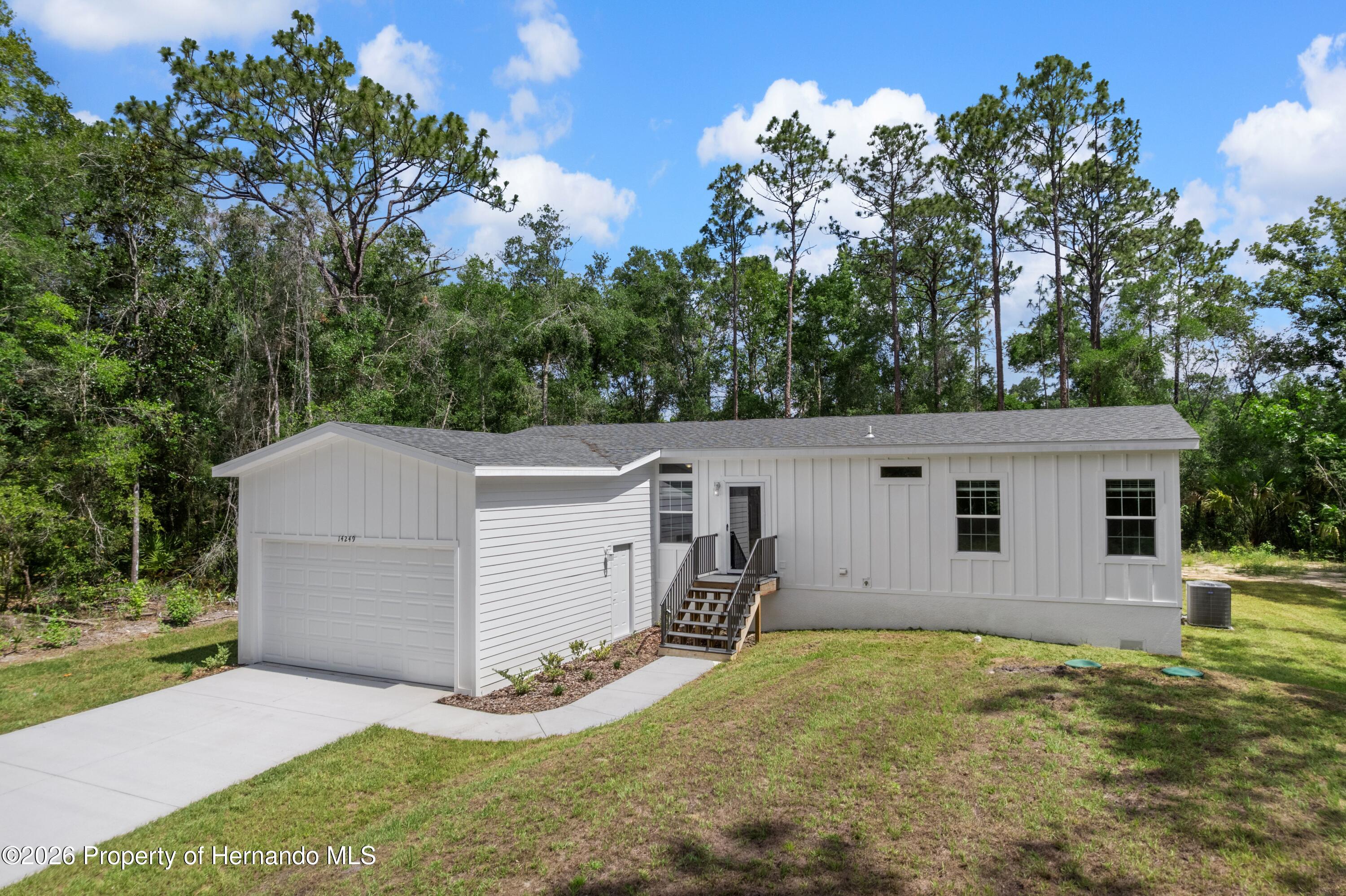 14249 Razorbill Avenue Weeki Wachee, FL 34614 - Photo 5 of 40