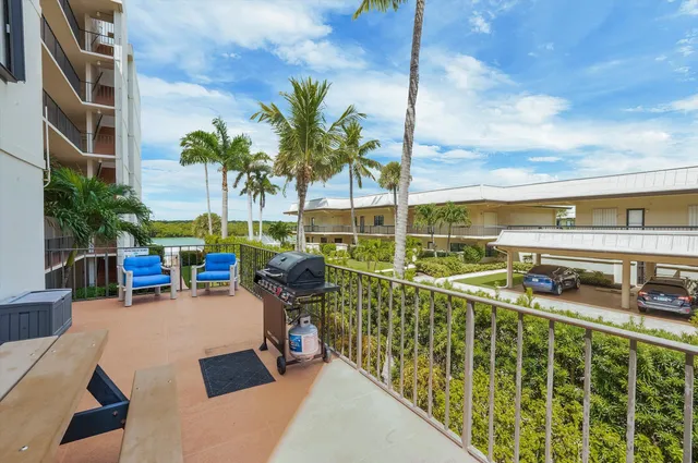 $3,800 | 225 South Beach Road, Unit 205, Tequesta, FL 33469