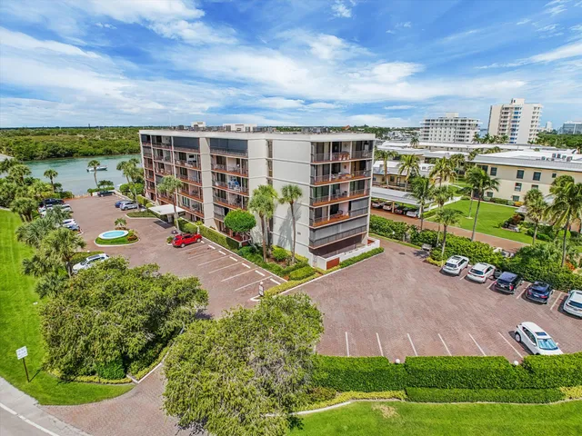 $3,800 | 225 South Beach Road, Unit 205, Tequesta, FL 33469