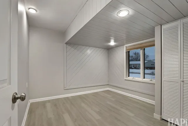 $439,000 | 75 Carthage Lane, Hoffman Estates, IL 60169