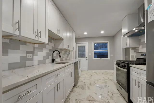 $439,000 | 75 Carthage Lane, Hoffman Estates, IL 60169