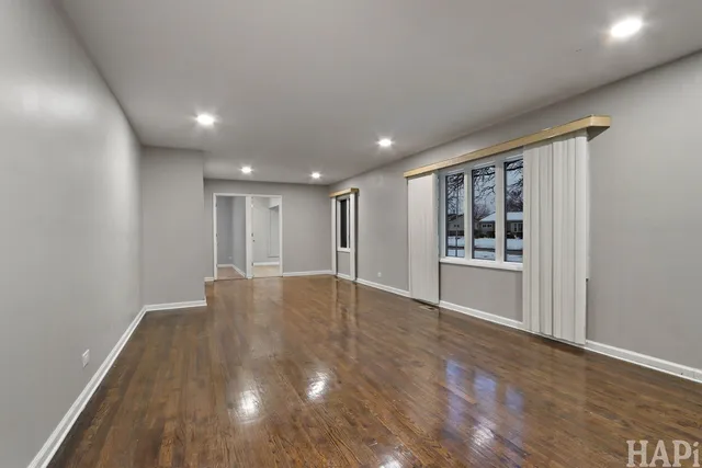 $439,000 | 75 Carthage Lane, Hoffman Estates, IL 60169