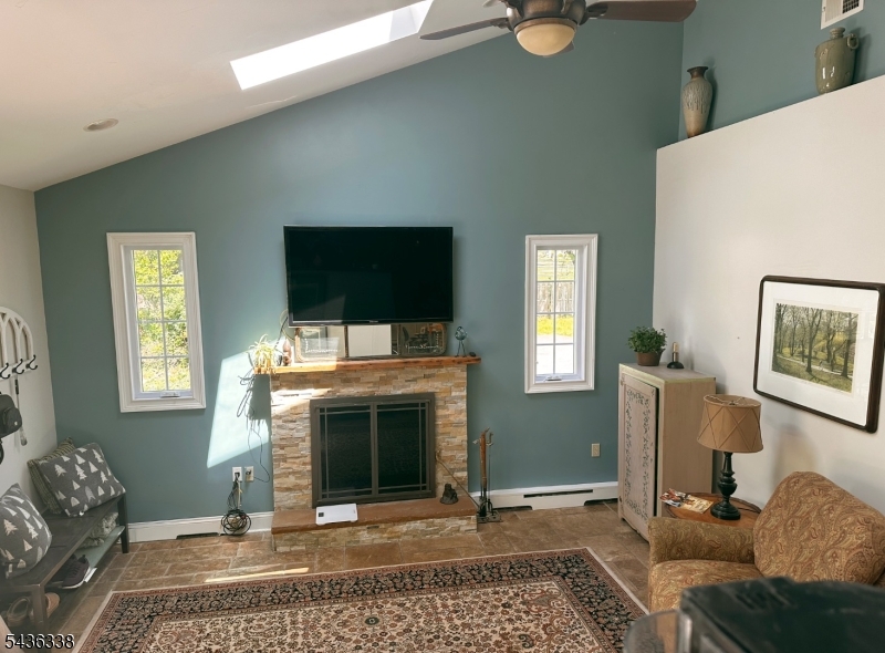 4 Laurel Place Chester, NJ 07930 - Photo 4 of 32