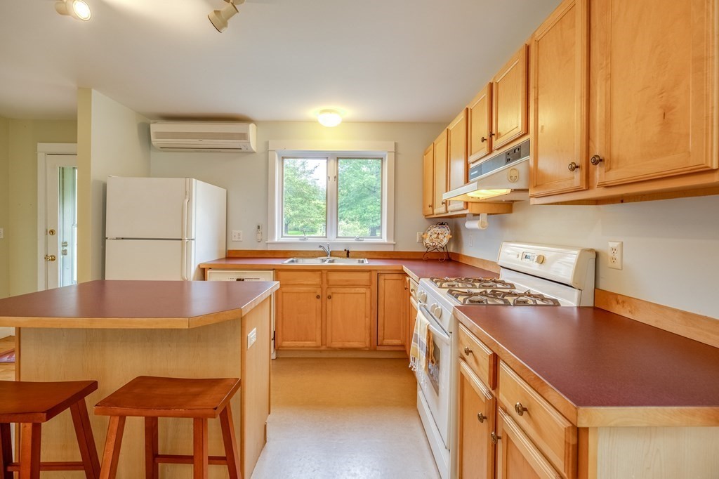 5 Mountain Laurel Path, Unit 5 Northampton, MA 01062 - Photo 5 of 31