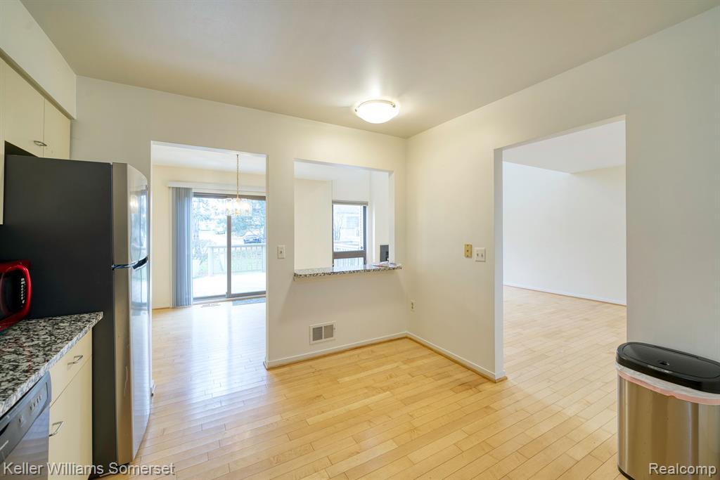 655 Glasgow Court Rochester Hills, MI 48307 - Photo 16 of 27