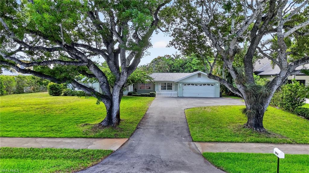 1608 Crayton Road Naples, FL 34102 - Photo 9 of 32