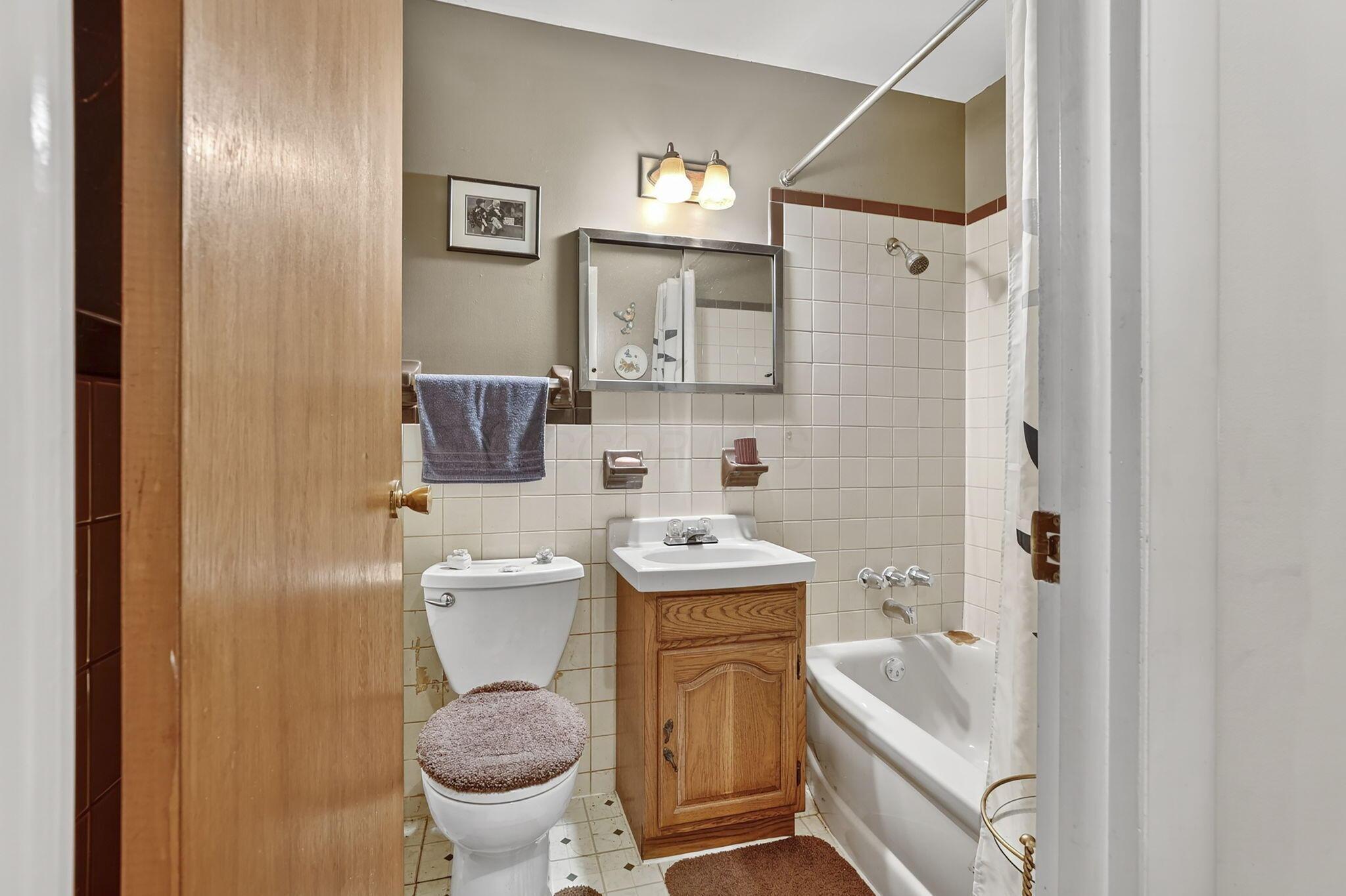 1529 South Hamilton Road Columbus, OH 43227 - Photo 29 of 49 32-web-or-mls-011A6628