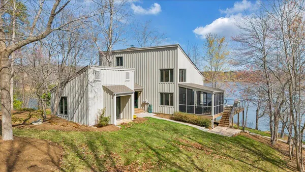 $1,895,000 | 232 Peninsula Drive, Moneta, VA 24121