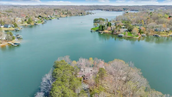 $1,895,000 | 232 Peninsula Drive, Moneta, VA 24121