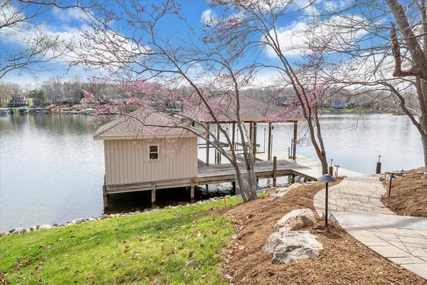 $1,895,000 | 232 Peninsula Drive, Moneta, VA 24121