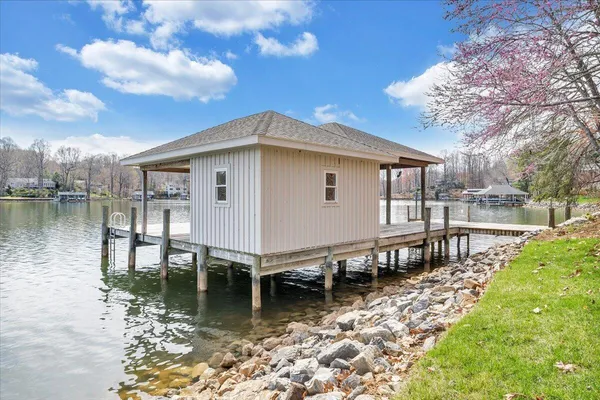 $1,895,000 | 232 Peninsula Drive, Moneta, VA 24121