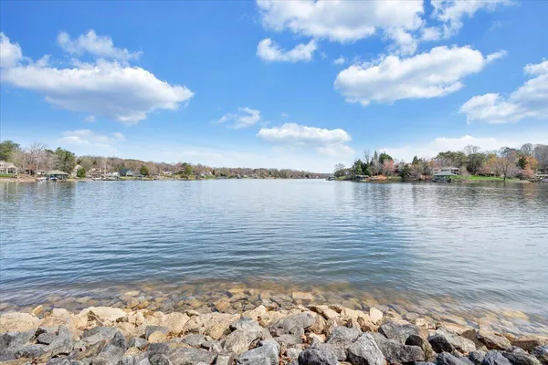 $1,895,000 | 232 Peninsula Drive, Moneta, VA 24121