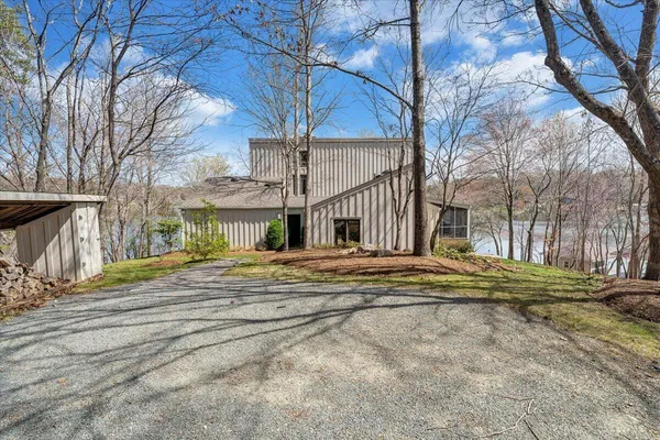 $1,895,000 | 232 Peninsula Drive, Moneta, VA 24121