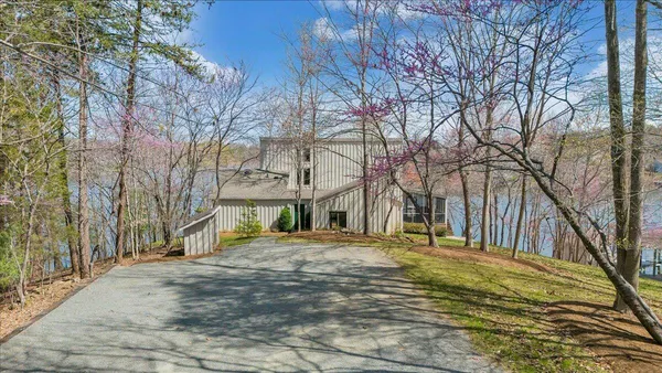 $1,895,000 | 232 Peninsula Drive, Moneta, VA 24121