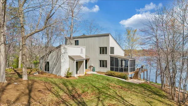 $1,895,000 | 232 Peninsula Drive, Moneta, VA 24121