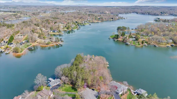 $1,895,000 | 232 Peninsula Drive, Moneta, VA 24121