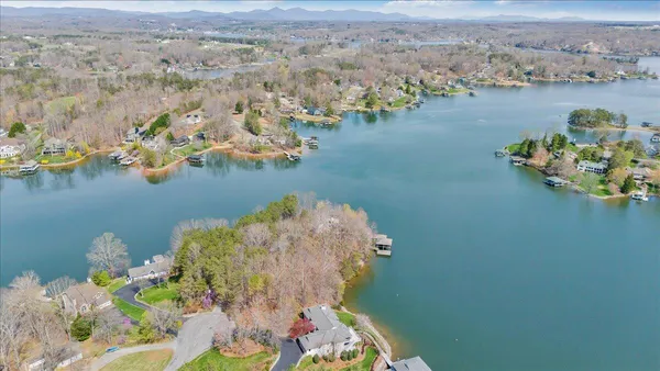 $1,895,000 | 232 Peninsula Drive, Moneta, VA 24121