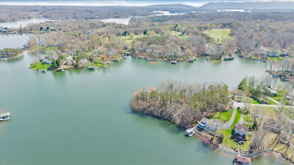 $1,895,000 | 232 Peninsula Drive, Moneta, VA 24121