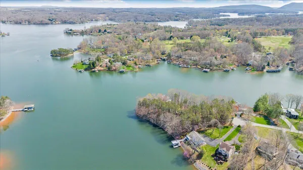 $1,895,000 | 232 Peninsula Drive, Moneta, VA 24121