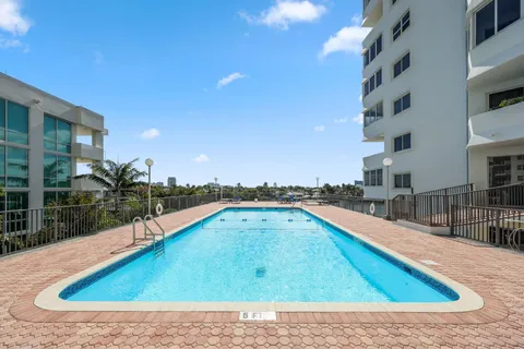 $650,000 | 333 Sunset Drive, Unit 505, Fort Lauderdale, FL 33301