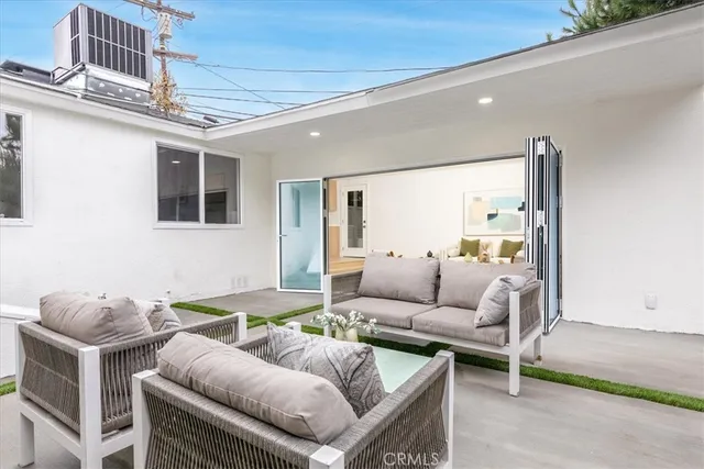 $1,399,000 | 3960 Verdugo View Drive, Los Angeles, CA 90065
