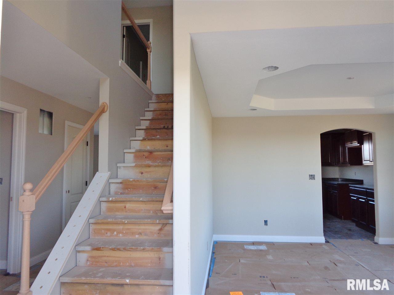 722 Labrador Way Washington, IL 61571 - Photo 3 of 22 Gallery Image 3