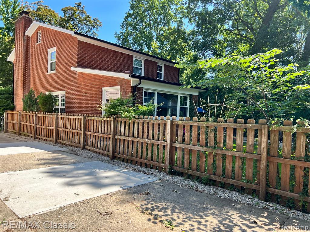 1953 Broadstone Road Grosse Pointe Woods, MI 48236 - Photo 39 of 43