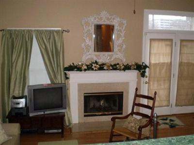 1625 Nicholasville Road, Unit 103 Lexington, KY 40503 - Photo 12 of 25 View of great room and double atrium doo