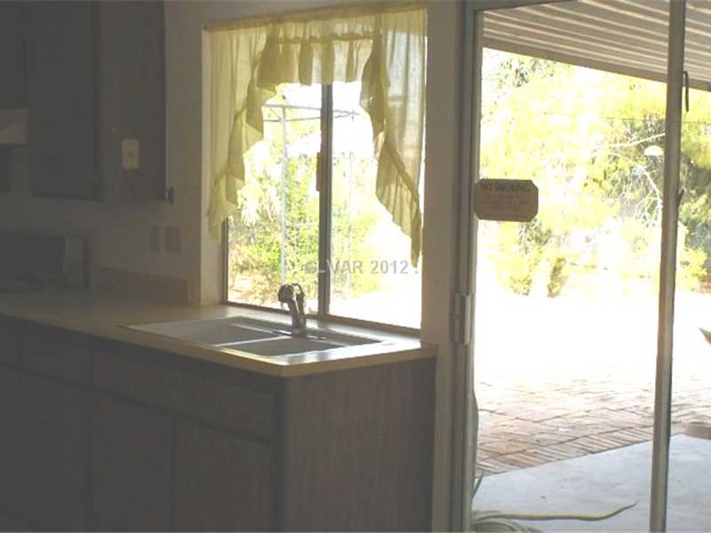 3050 South Lindell Road Las Vegas, NV 89146 - Photo 18 of 35 Kitchen.