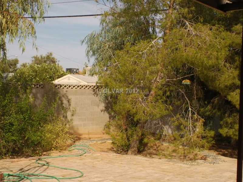3050 South Lindell Road Las Vegas, NV 89146 - Photo 25 of 35 Yard/Garden.