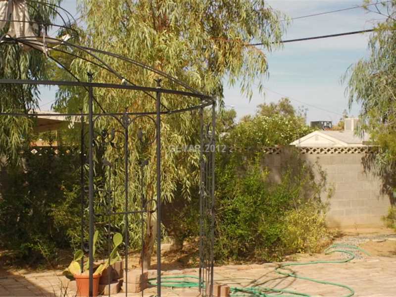 3050 South Lindell Road Las Vegas, NV 89146 - Photo 26 of 35 Yard/Garden.