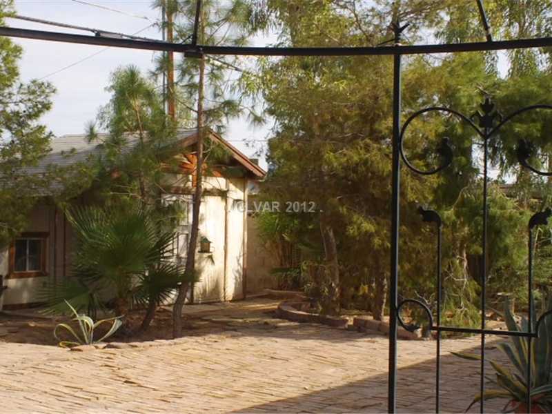 3050 South Lindell Road Las Vegas, NV 89146 - Photo 33 of 35 Yard/Garden.