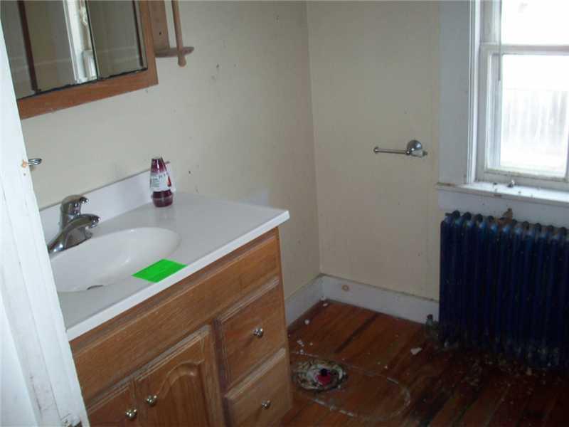 4-6 Picott Road Kittery, ME 03904 - Photo 7 of 18 Bathroom. toilet missing in front...