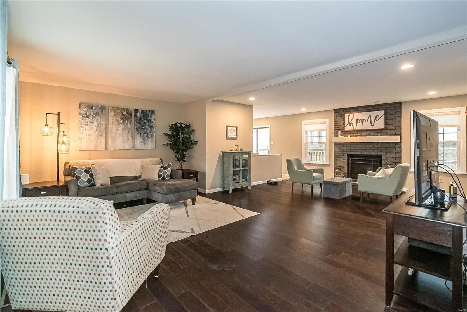 2126 Chatport Road St. Louis, MO 63129 - Photo 2 of 24