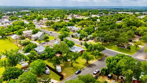 $328,000 | 304 West Live Oak Street, Fredericksburg, TX 78624
