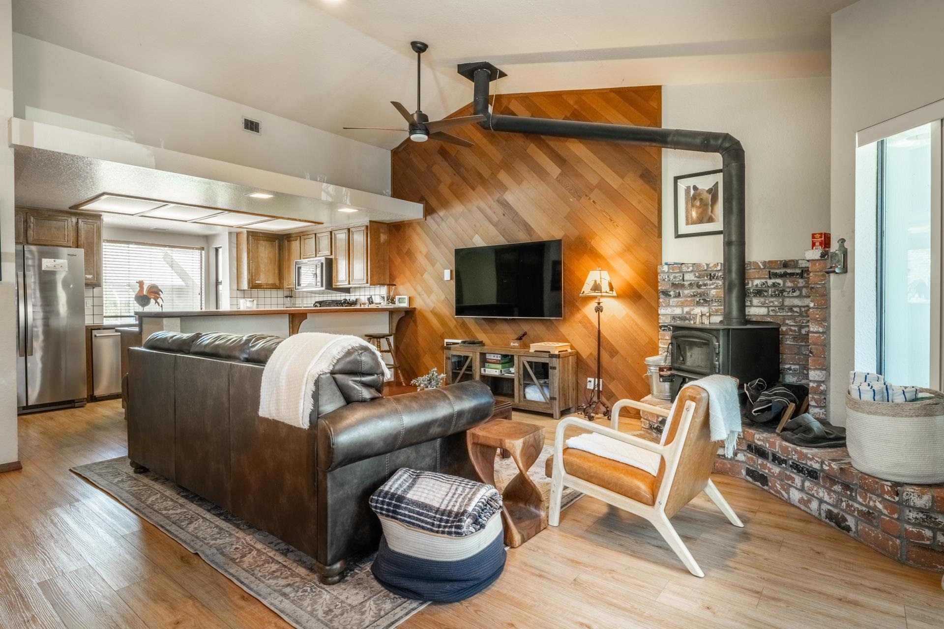 384 Joaquin Road, Unit 36 Mammoth Lakes, CA 93546 - Photo 3 of 36 Living area featuring a vaulted ceiling and wood-finish flooring